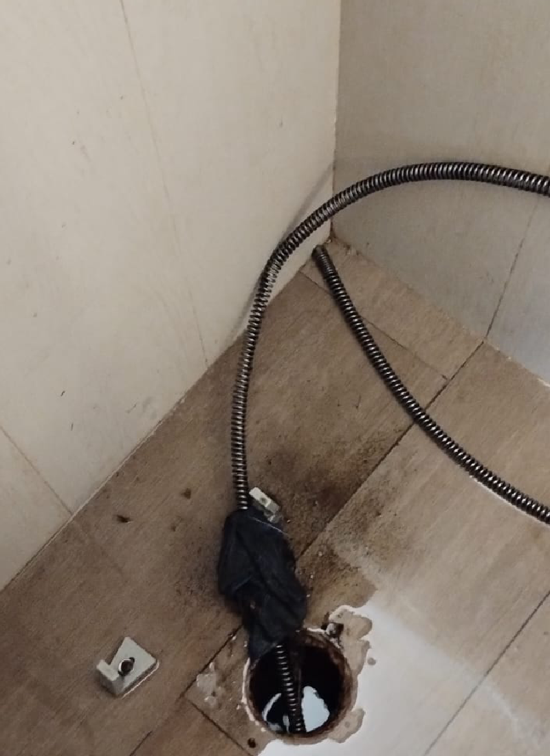 Rotosonda con un trapo atorado que estaba dentro del drenaje y taponeo el drenaje