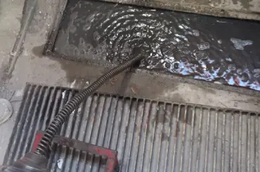 Video: Video: Destapando Drenaje Principal con Maquinaria en CDMX